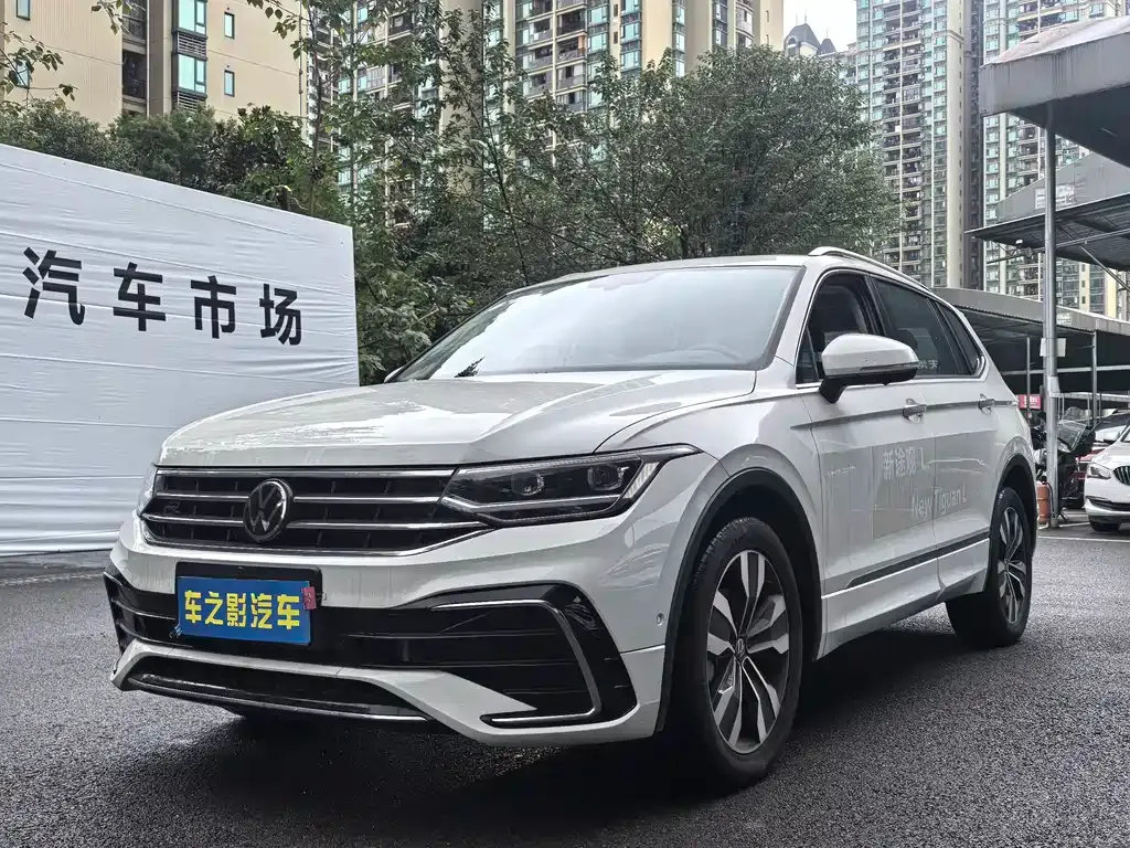 Volkswagen Tiguan L — фото 1
