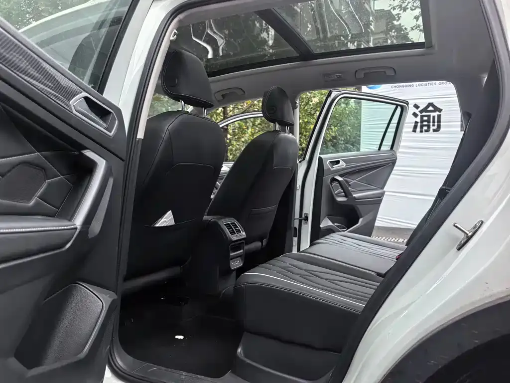 Volkswagen Tiguan L — фото 9