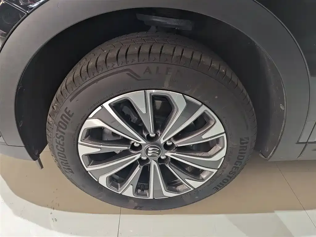 Buick Envision Plus — фото 5