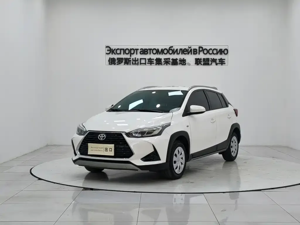 Toyota Yaris L — фото 1