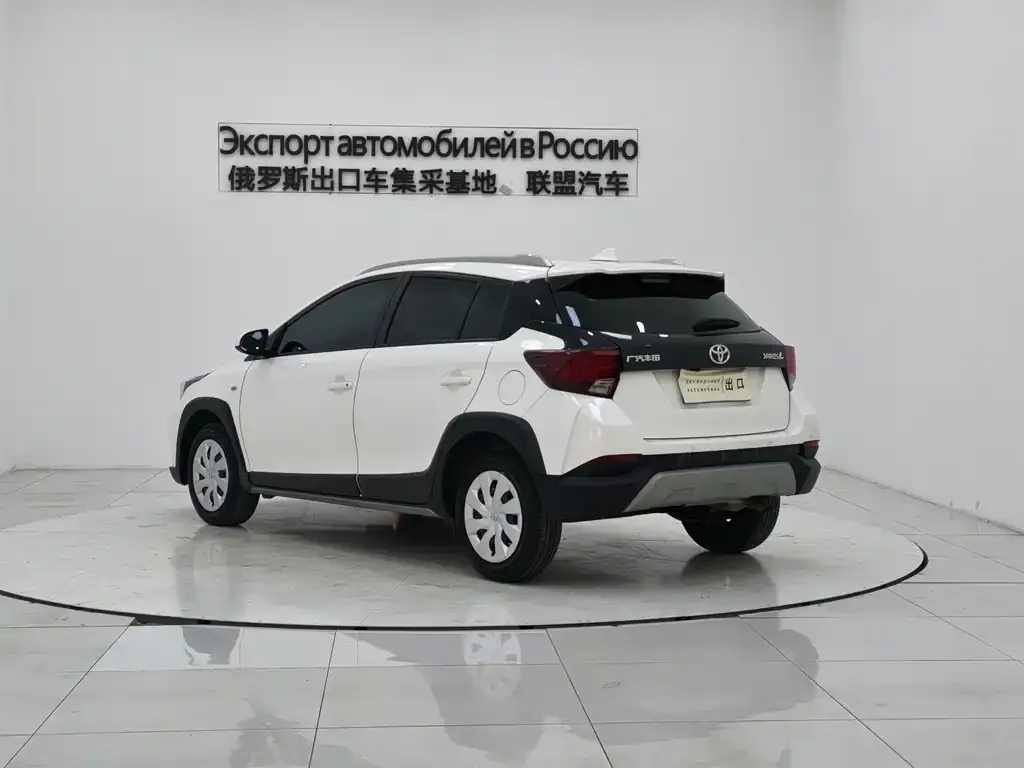 Toyota Yaris L — фото 4