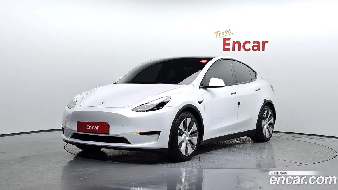 Tesla Model Y — фото 1