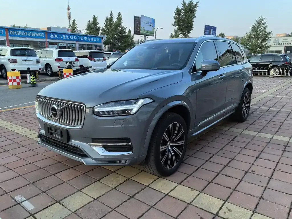 Volvo XC90 — фото 1