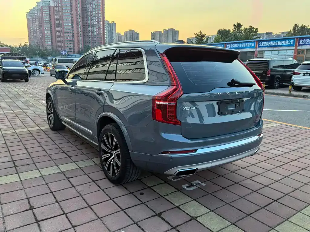 Volvo XC90 — фото 8