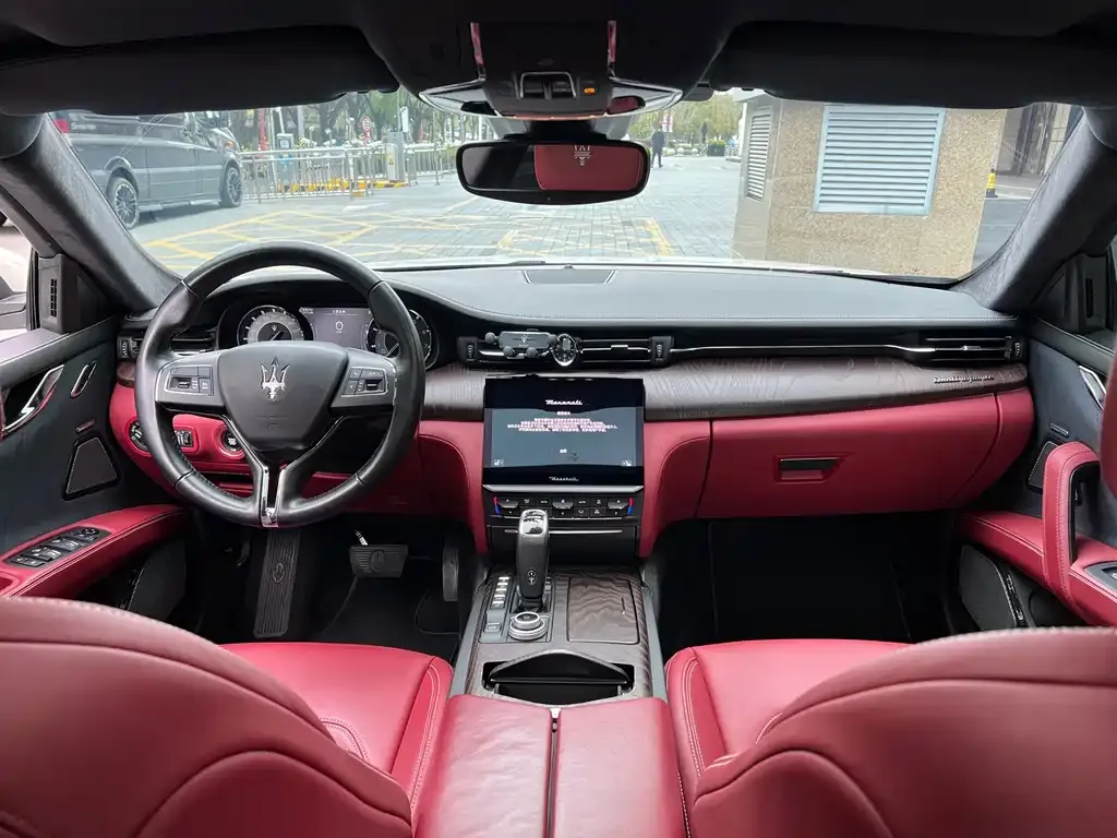 Maserati Quattroporte — фото 10