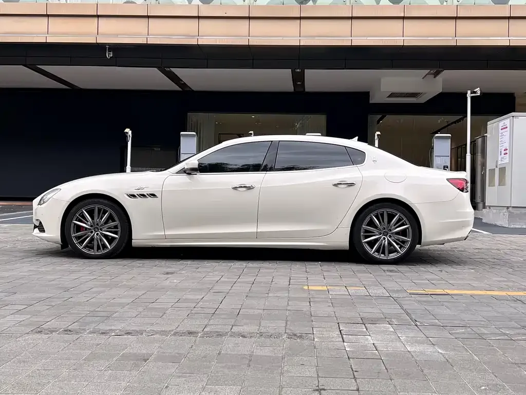 Maserati Quattroporte — фото 3