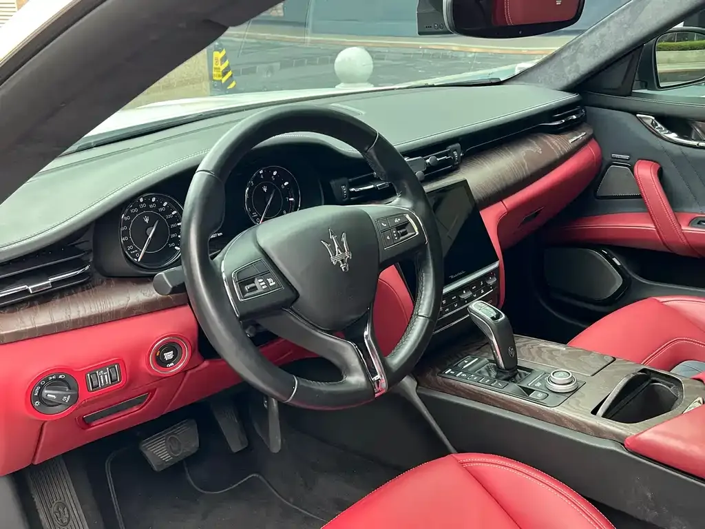 Maserati Quattroporte — фото 7