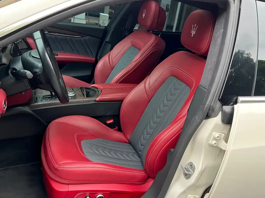 Maserati Quattroporte — фото 9