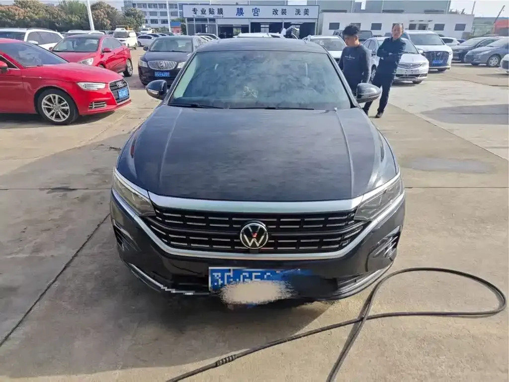 Volkswagen Passat — фото 1