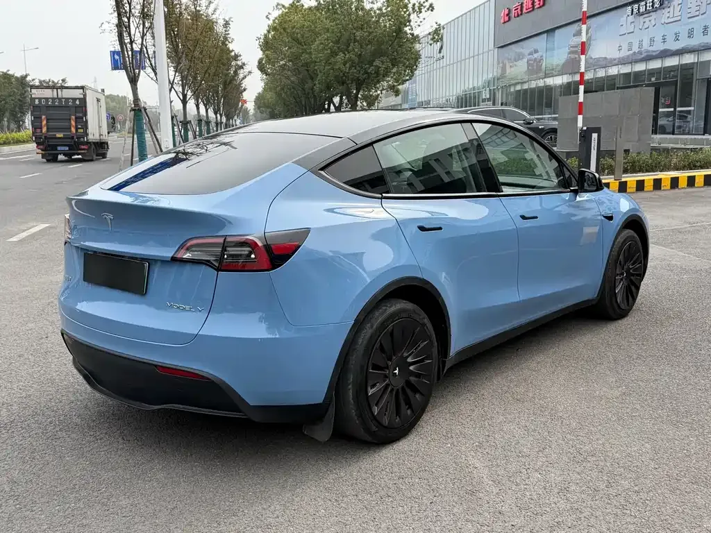 Tesla Model Y — фото 5
