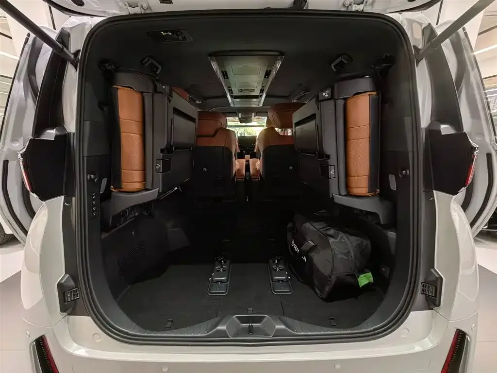 Toyota Vellfire — фото 10