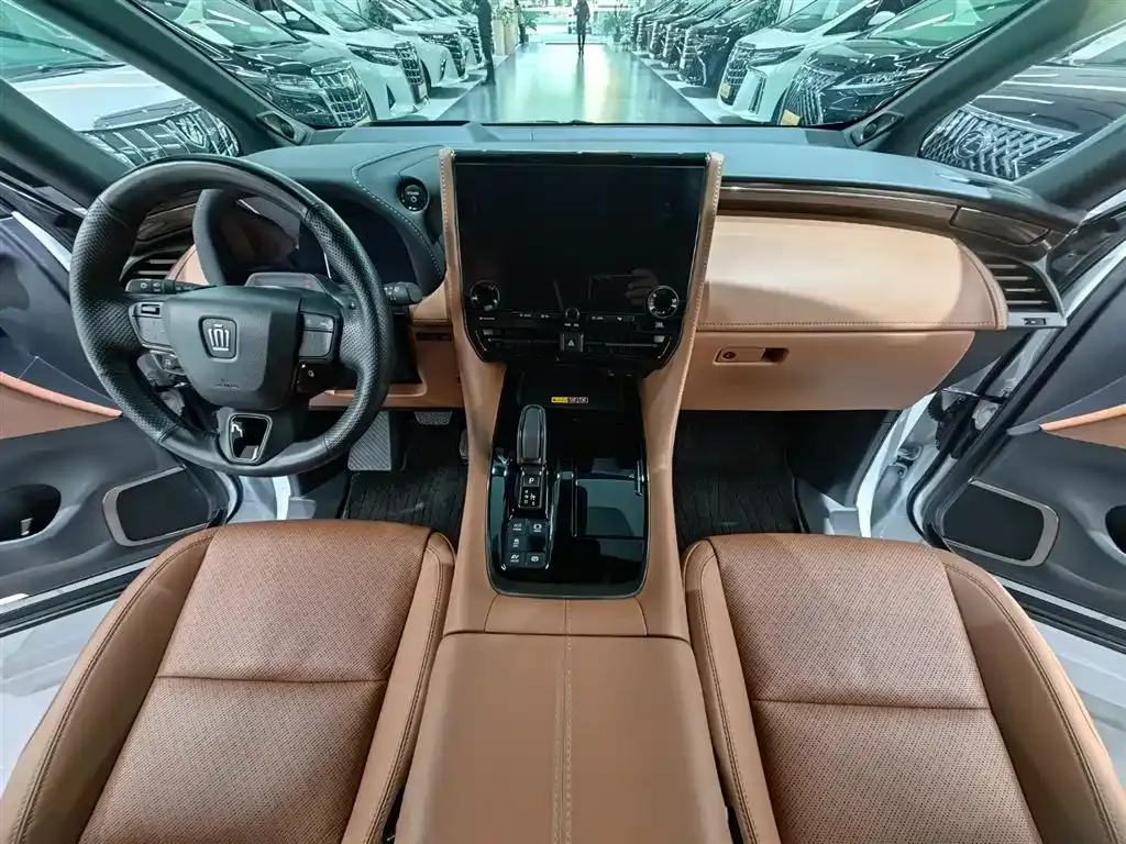 Toyota Vellfire — фото 8