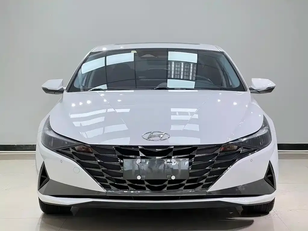 Hyundai Elantra — фото 2