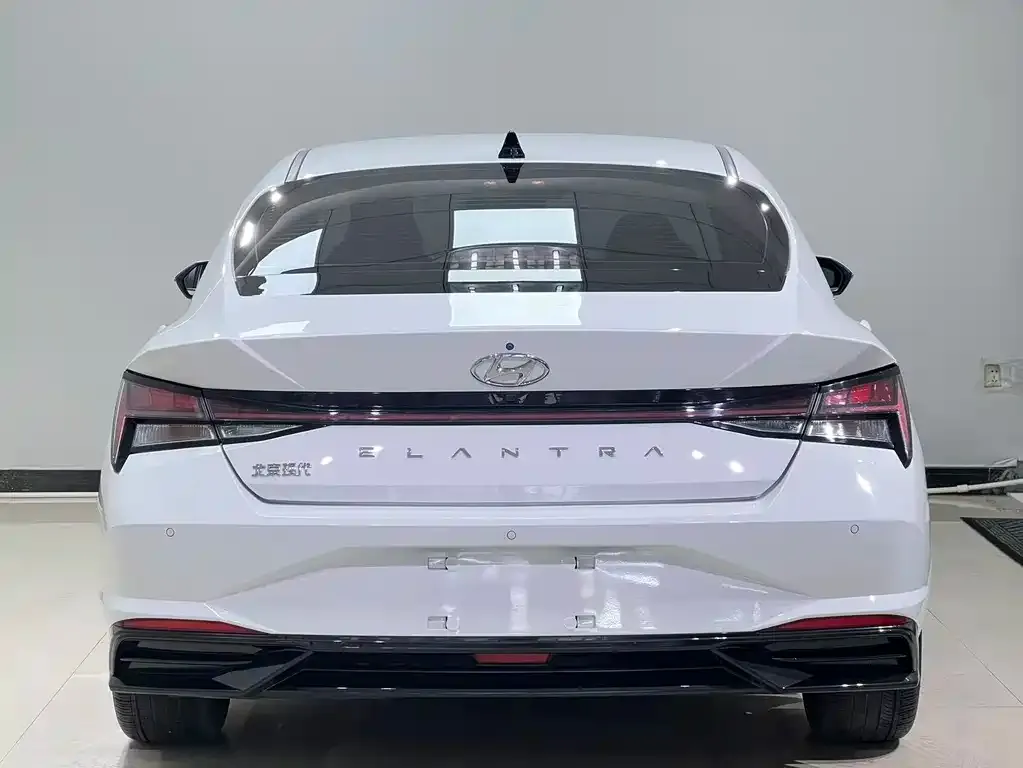 Hyundai Elantra — фото 3
