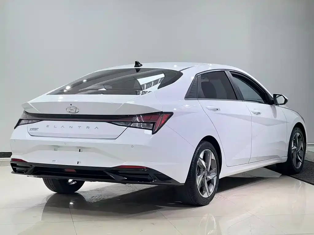 Hyundai Elantra — фото 4