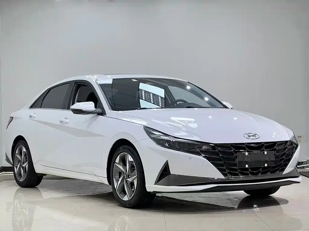 Hyundai Elantra — фото 5