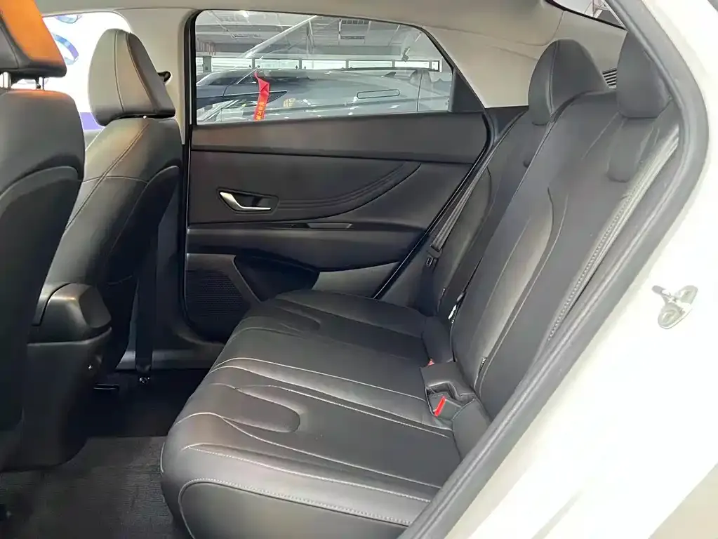 Hyundai Elantra — фото 8