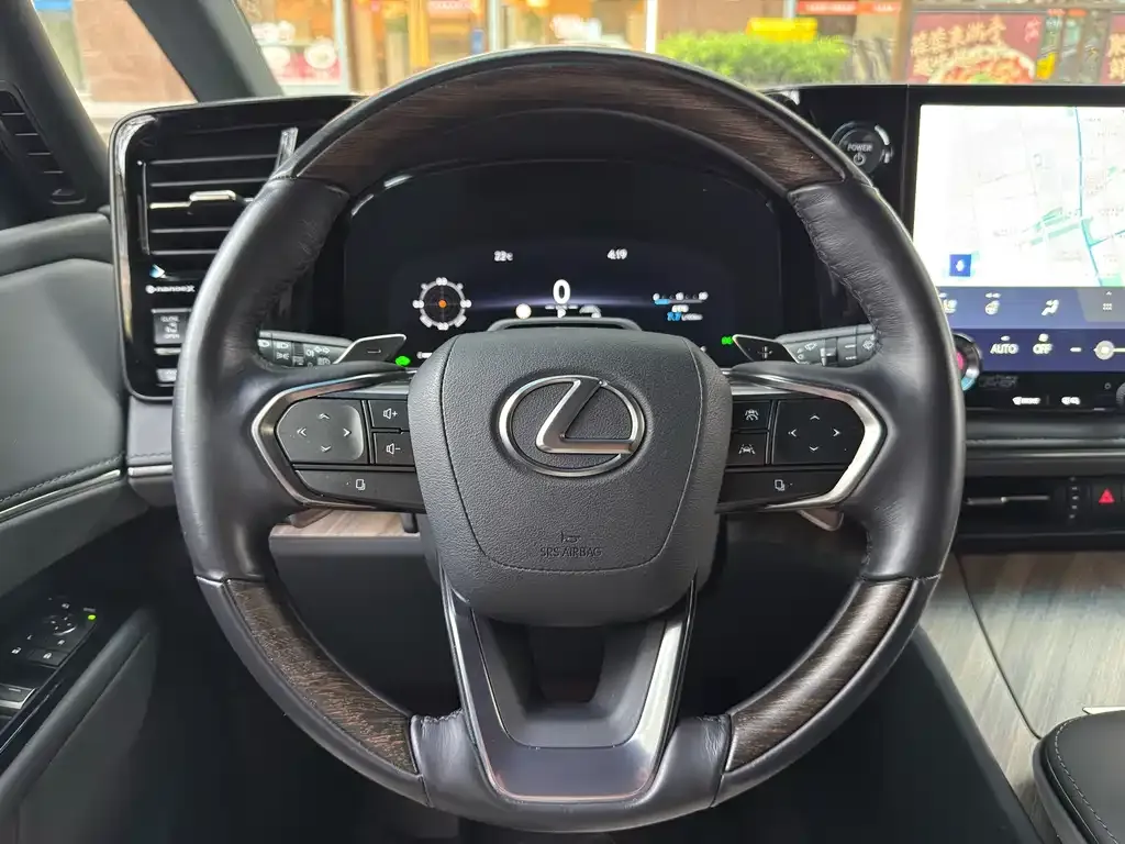 Lexus LM — фото 5