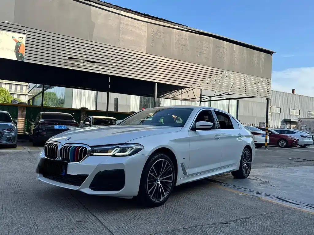 BMW 5 Series — фото 1