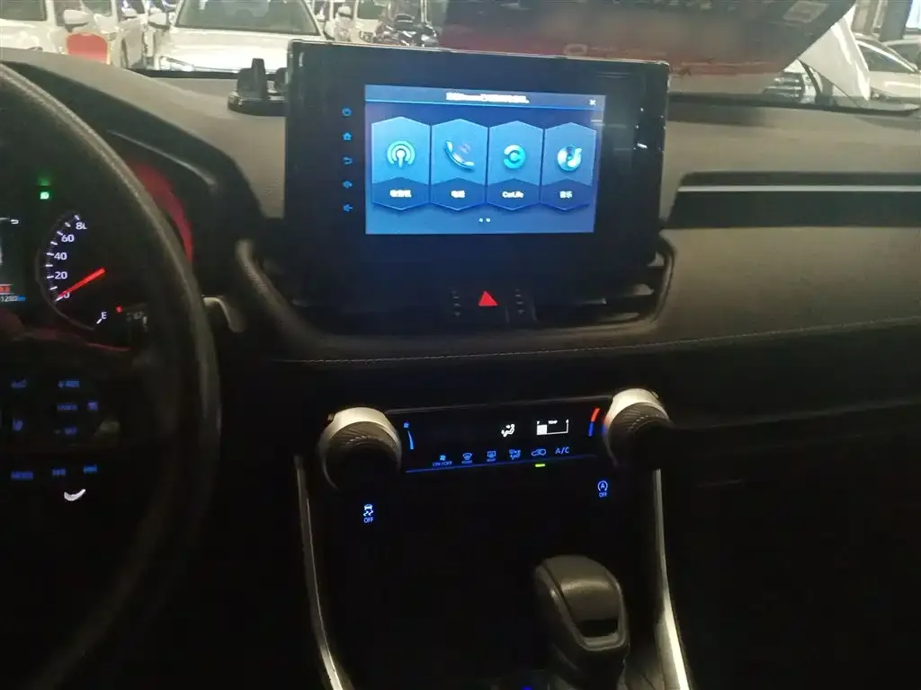 Toyota RAV4 — фото 10