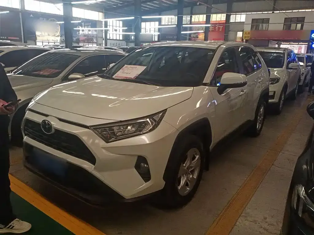 Toyota RAV4 — фото 2