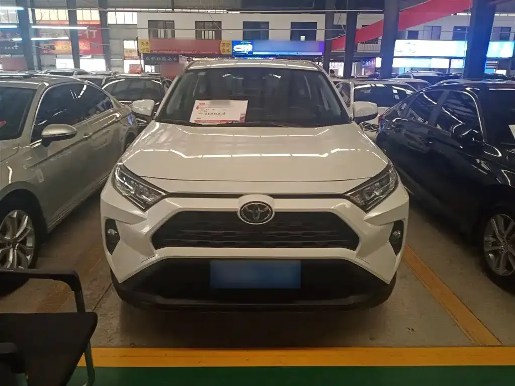Toyota RAV4 — фото 3