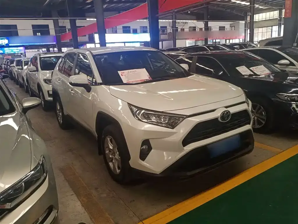 Toyota RAV4 — фото 4