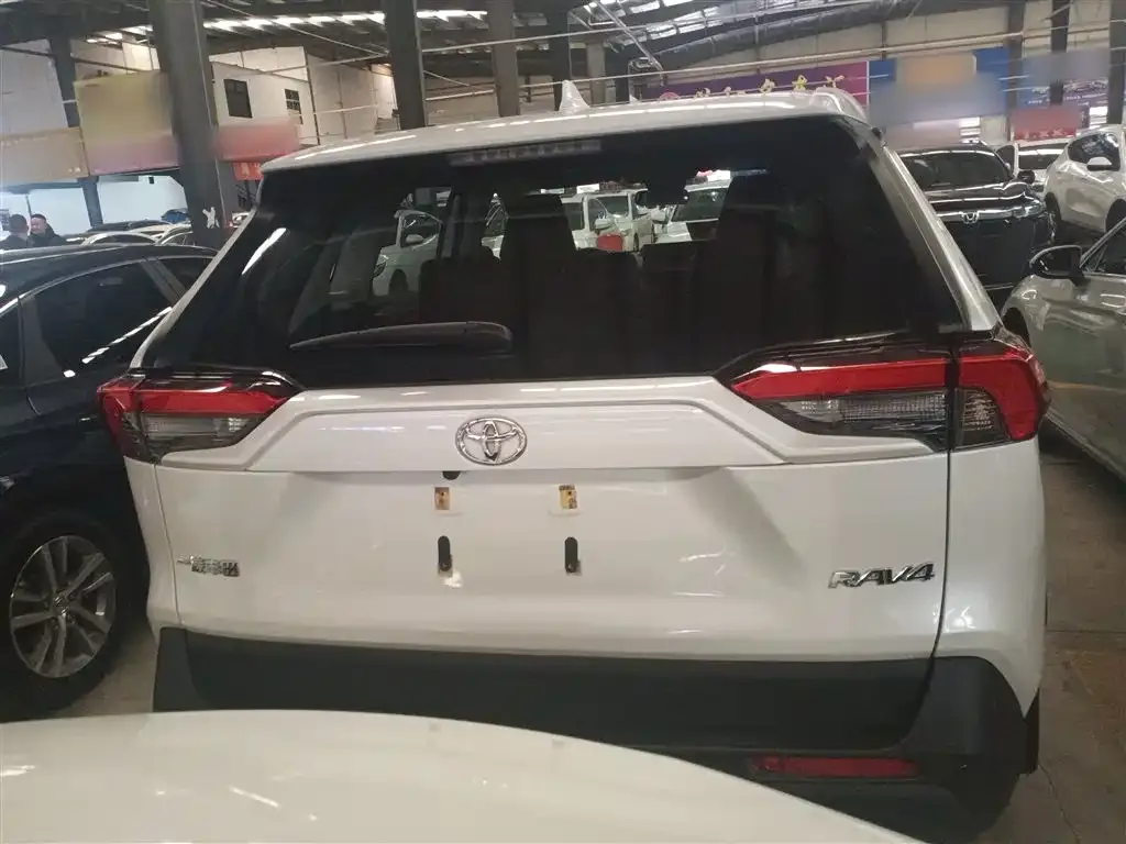 Toyota RAV4 — фото 6