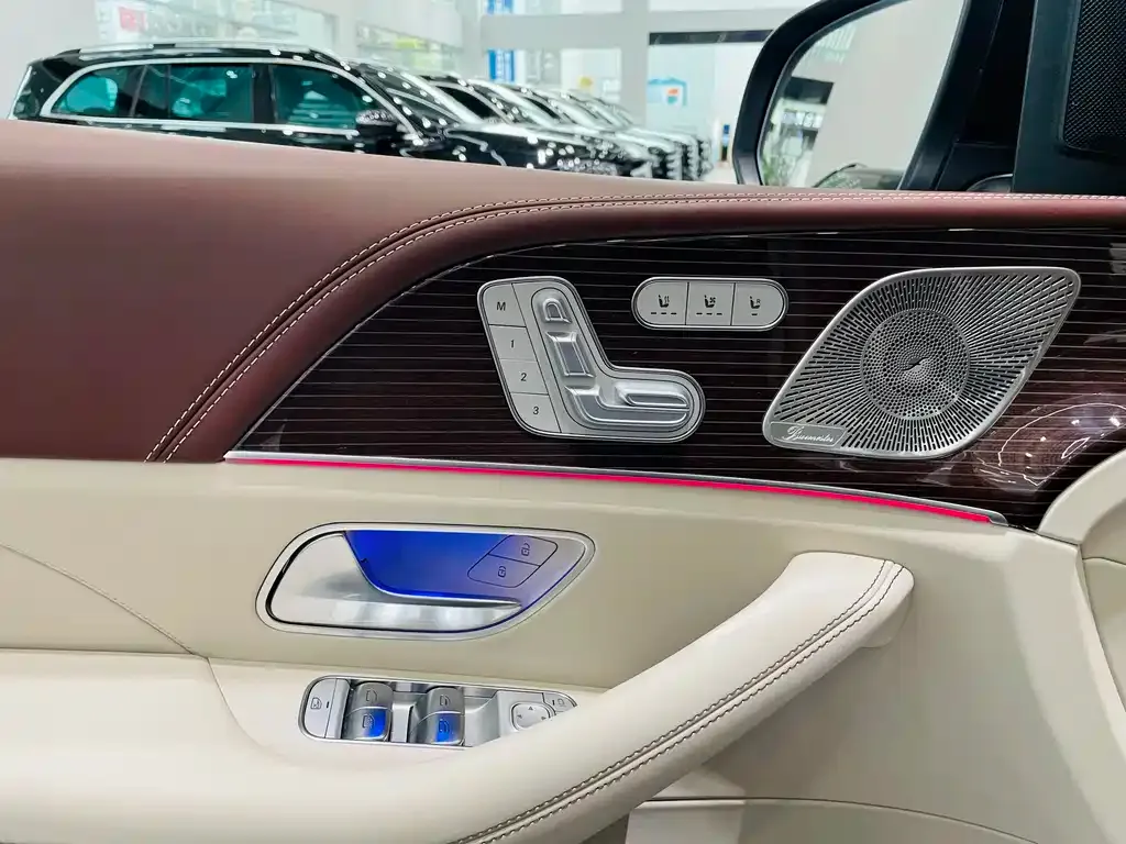 Mercedes-Benz GLS — фото 7