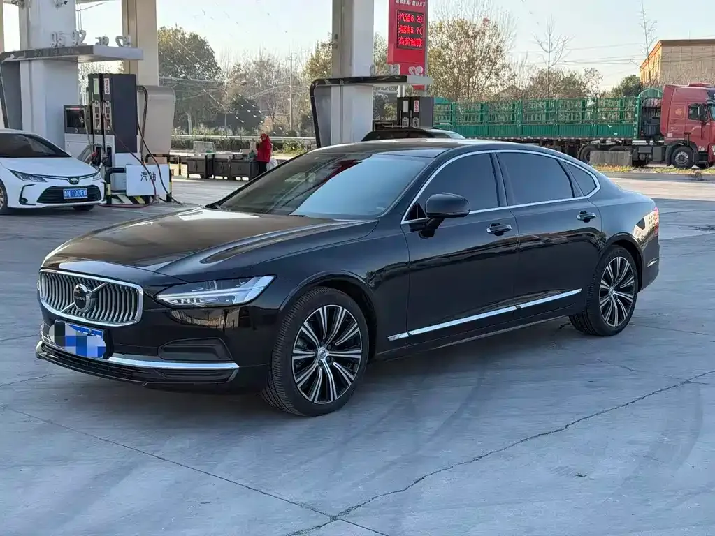 Volvo S90 — фото 1