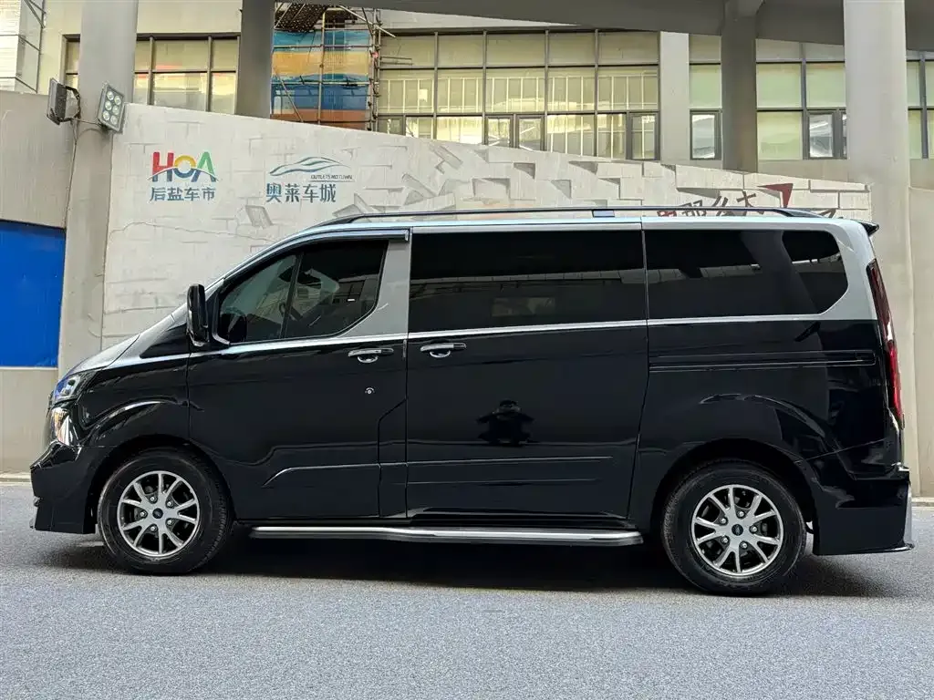 Ford Tourneo — фото 3