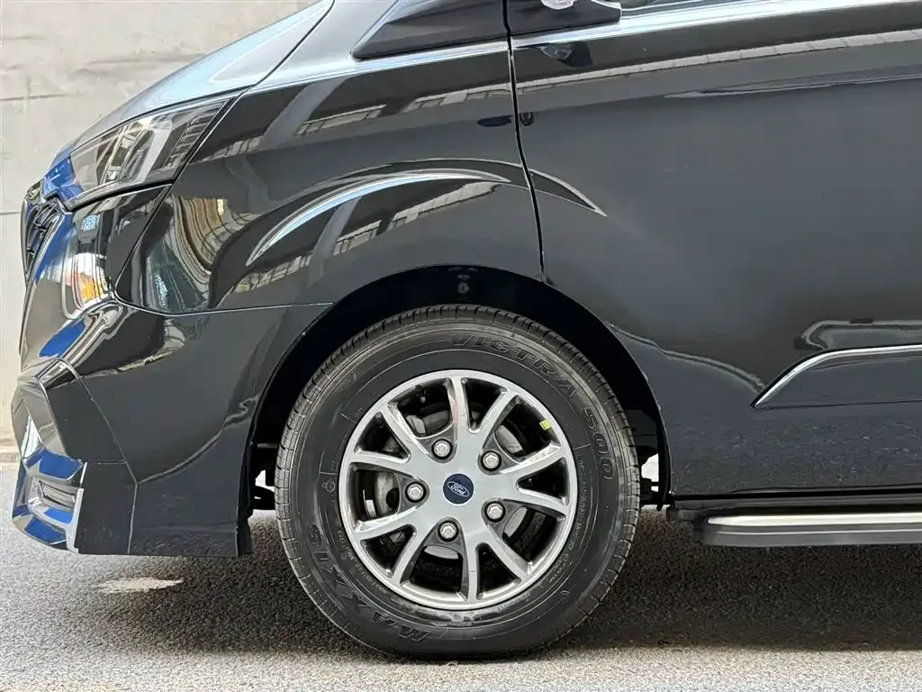 Ford Tourneo — фото 6
