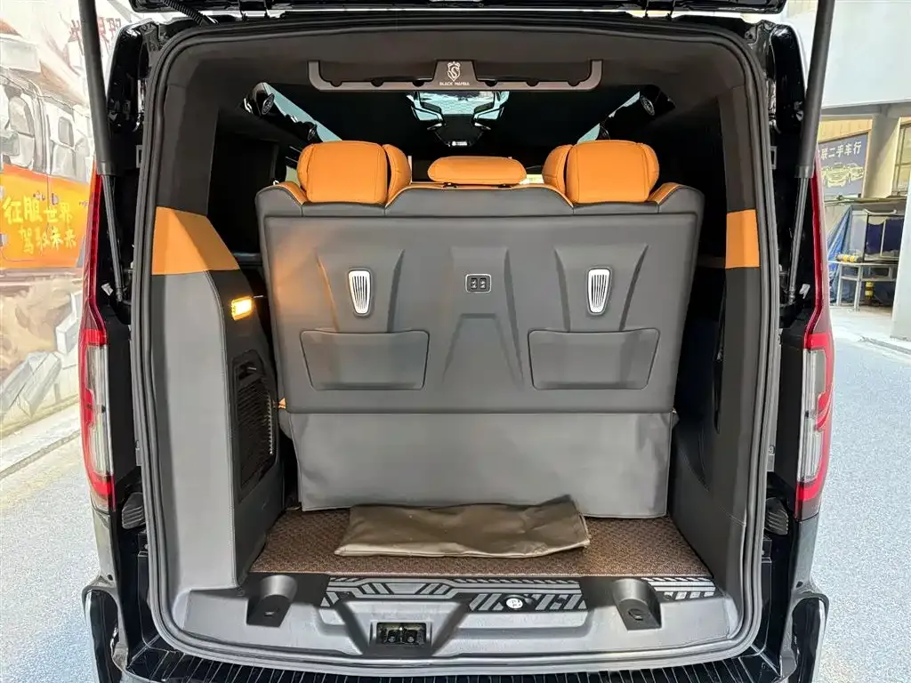 Ford Tourneo — фото 8