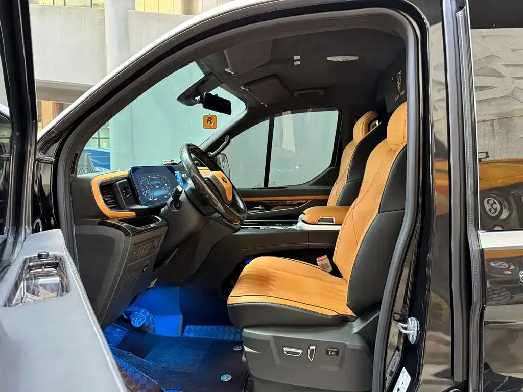 Ford Tourneo — фото 9