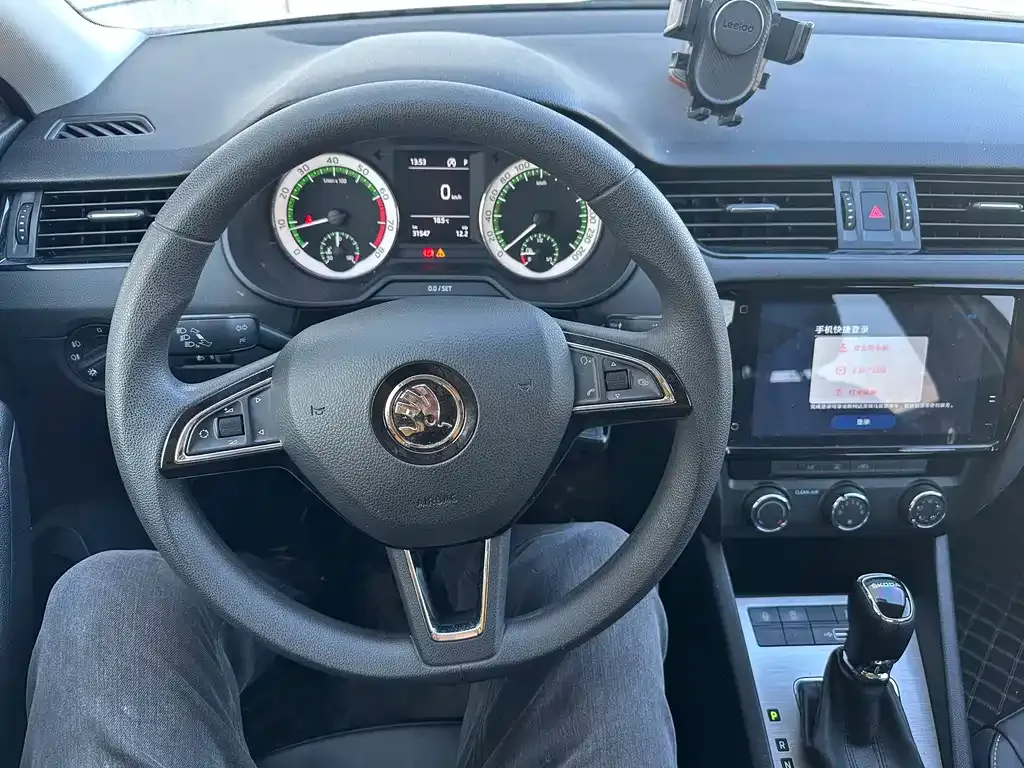Skoda Octavia — фото 10