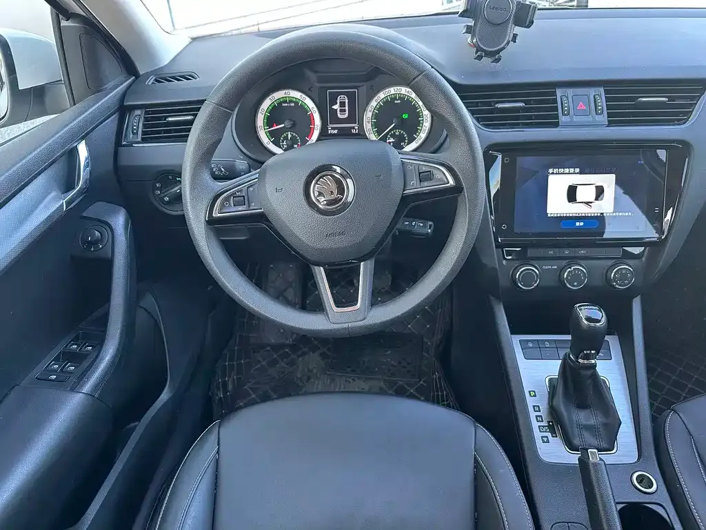 Skoda Octavia — фото 2