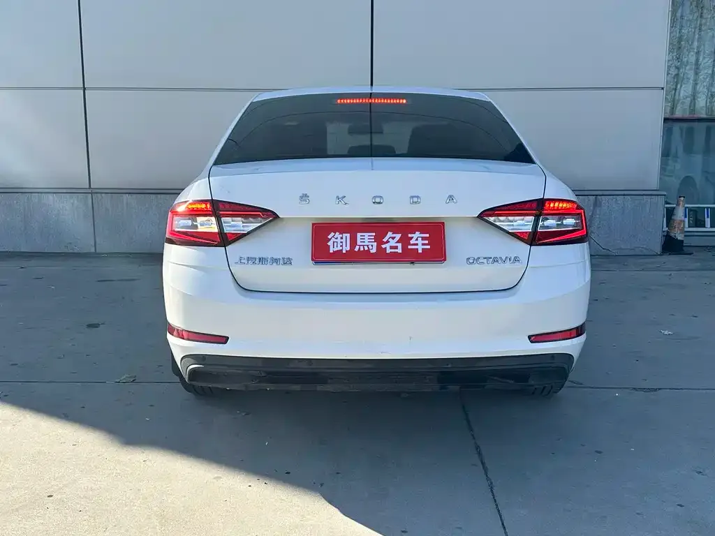 Skoda Octavia — фото 5