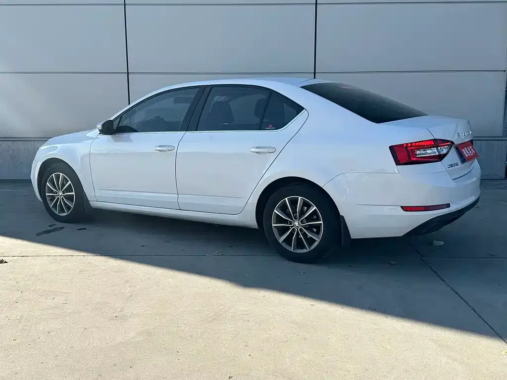 Skoda Octavia — фото 6
