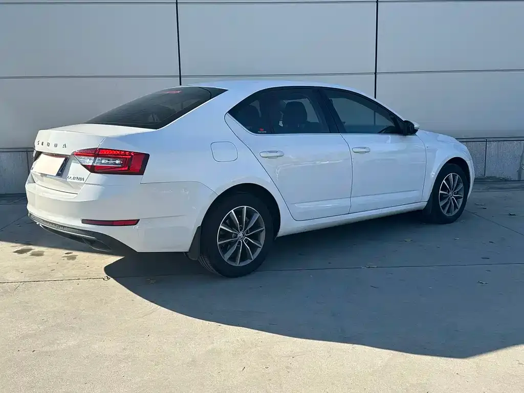 Skoda Octavia — фото 8
