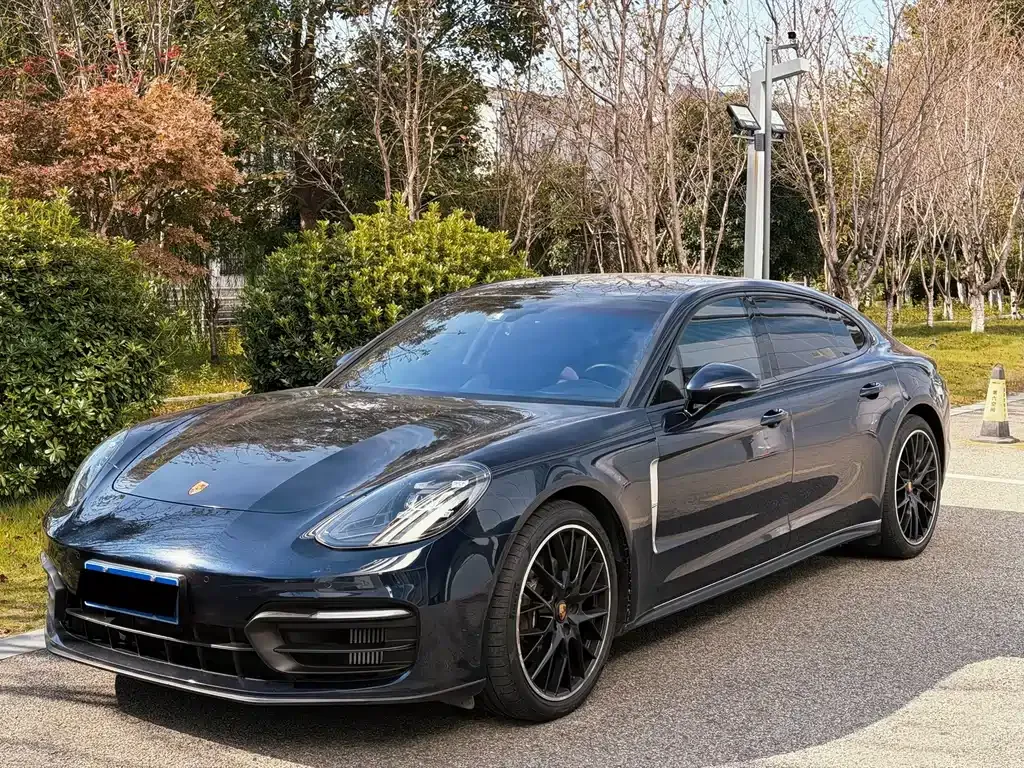 Porsche Panamera — фото 1