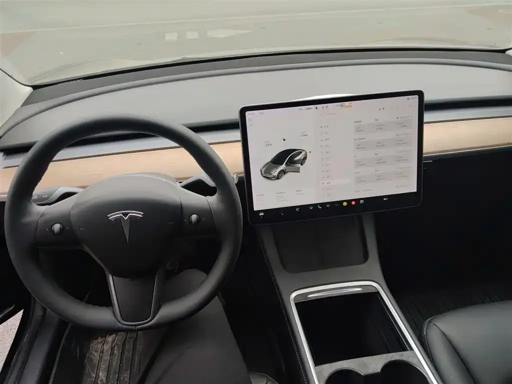 Tesla Model 3 — фото 10