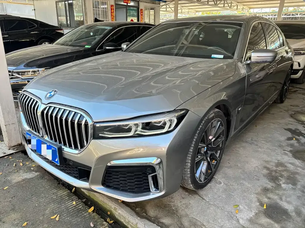 BMW 7 Series — фото 1