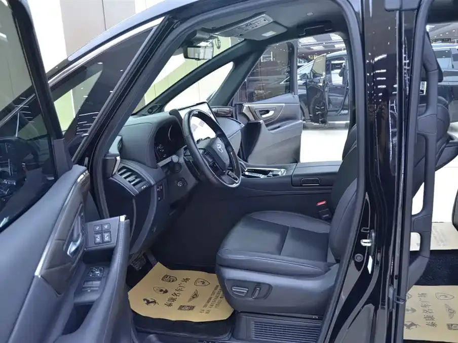 Toyota Alphard — фото 4