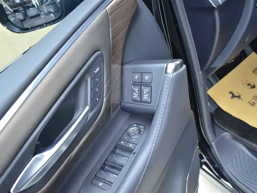 Toyota Alphard — фото 6