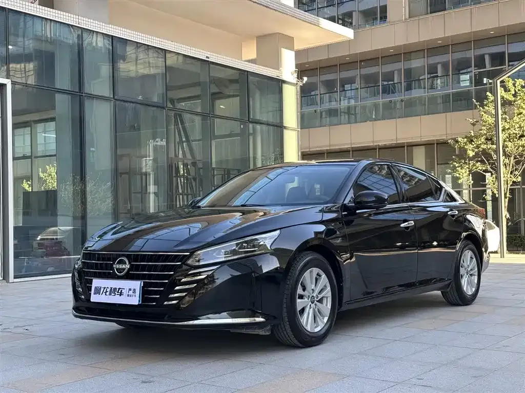 Nissan Teana — фото 1
