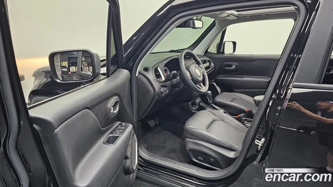 Jeep Renegade — фото 10