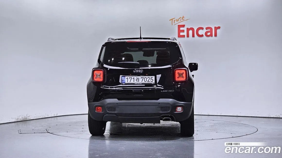 Jeep Renegade — фото 4