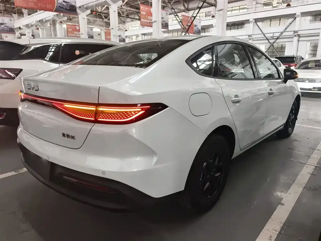 BYD Seal 05 DM-i — фото 7