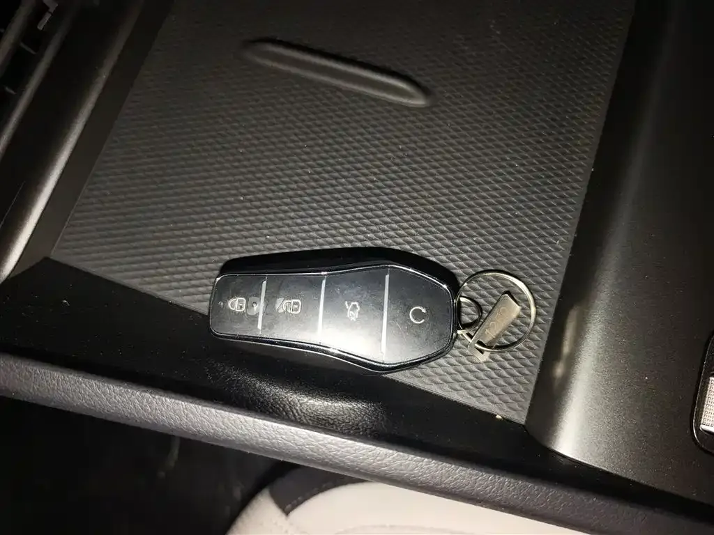 BYD Seal 05 DM-i — фото 9