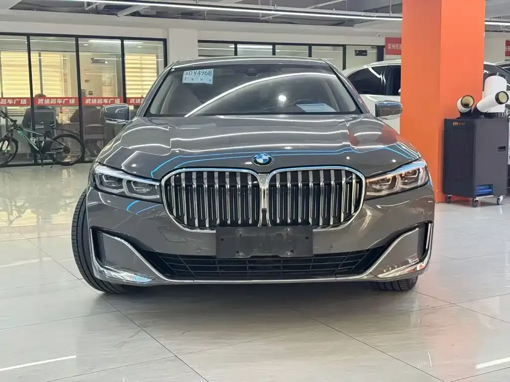 BMW 7 Series — фото 1